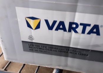 Varta_12V_180Ah_1000A_01.jpg